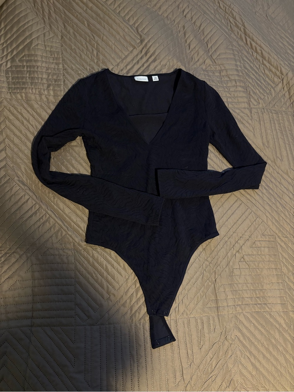 Aritzia Babaton Black Textured V-Neck Bodysuit – 2XS